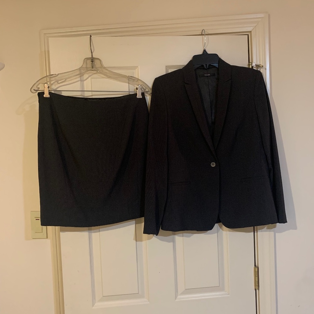 Tahari Charcoal Gray Skirt Suit sz 6